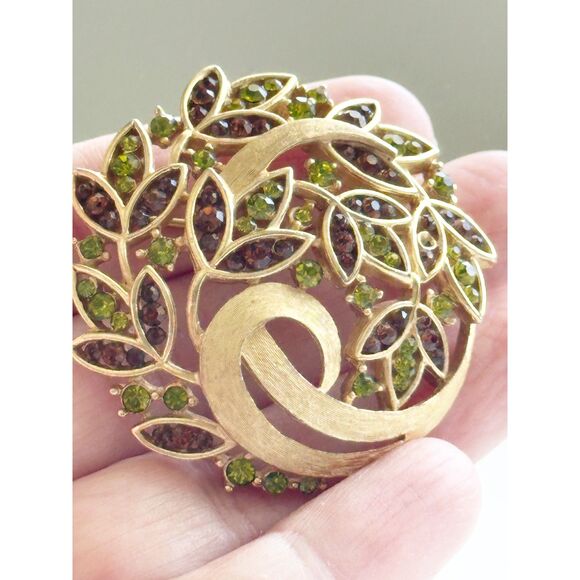 Crown Trifari Gold Tone Floral Brooch – Lime & Topaz Rhinestones 1 7/8" - Picture 1 of 5